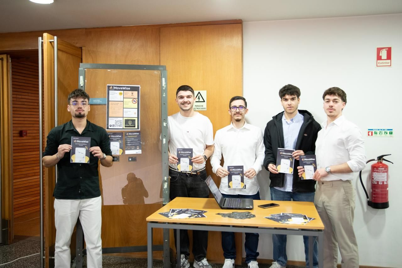 MoveWise team presenting the mobility product